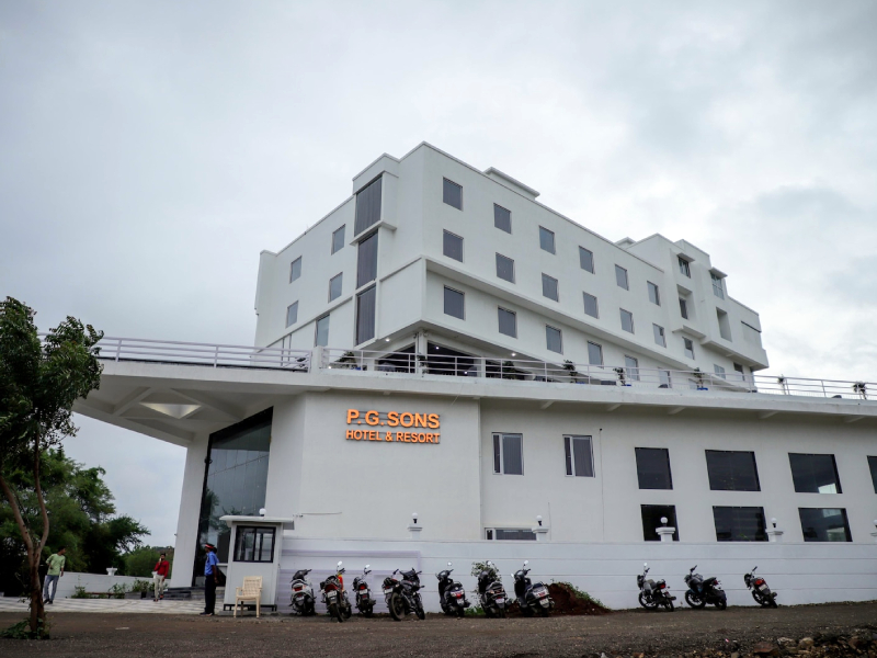 deluxe hotel room in anand gujarat